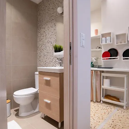 Chic Seaside Studio Near Metro By Laonikos Appartement *