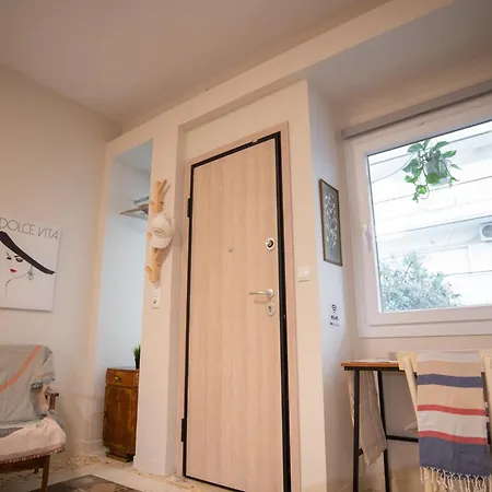 Apartament Chic Seaside Studio Walk To Metro By Laonikos *