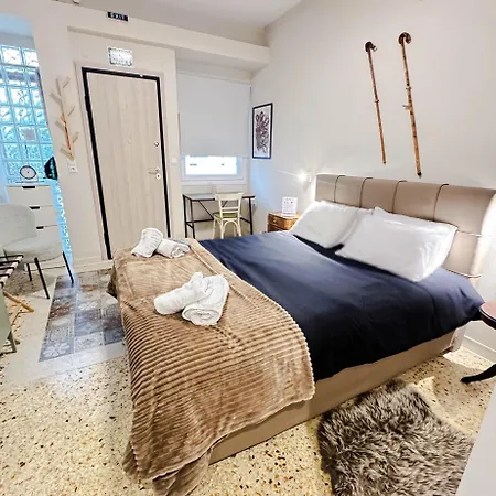 Apartment Chic Seaside Walk To Metro By Laonikos *