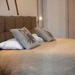 Chic Seaside Walk To Metro By Laonikos Apartman *