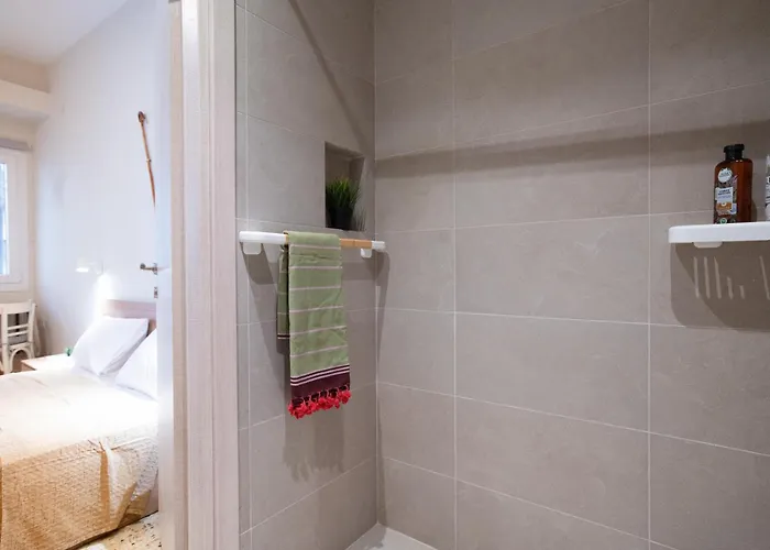 Chic Seaside Walk To Metro By Laonikos