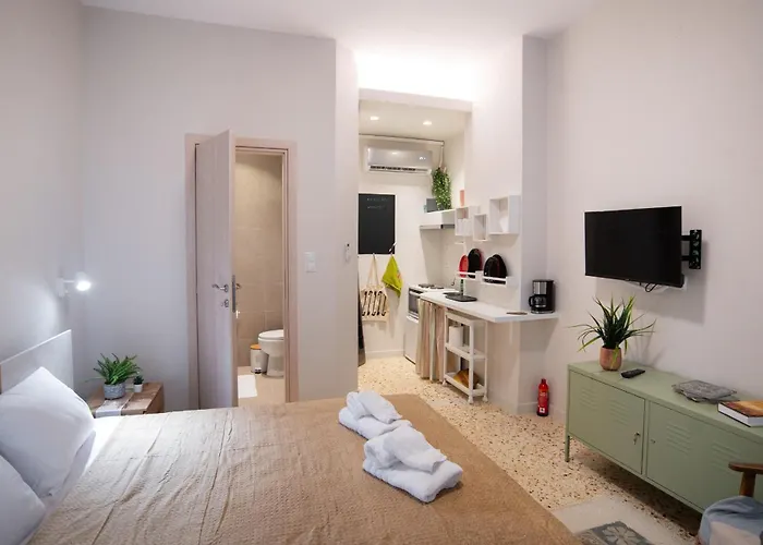 Chic Seaside Walk To Metro By Laonikos 公寓