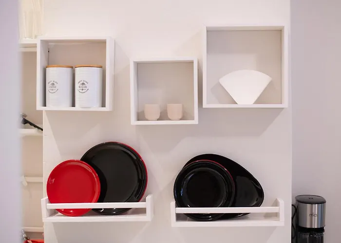 Chic Seaside Walk To Metro By Laonikos 公寓 *