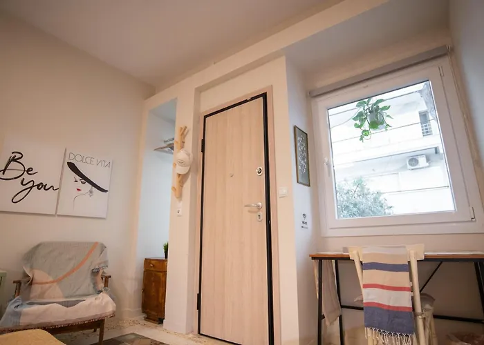 Apartment Chic Seaside Walk To Metro By Laonikos *