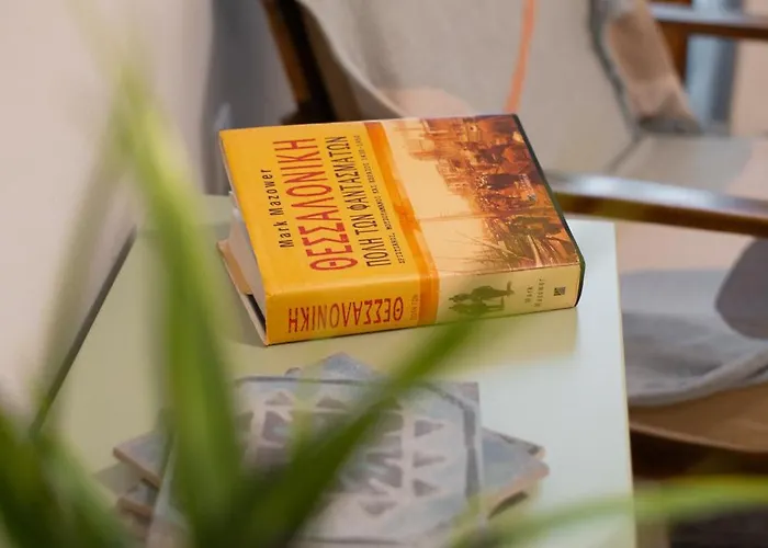 Chic Seaside Walk To Metro By Laonikos 公寓