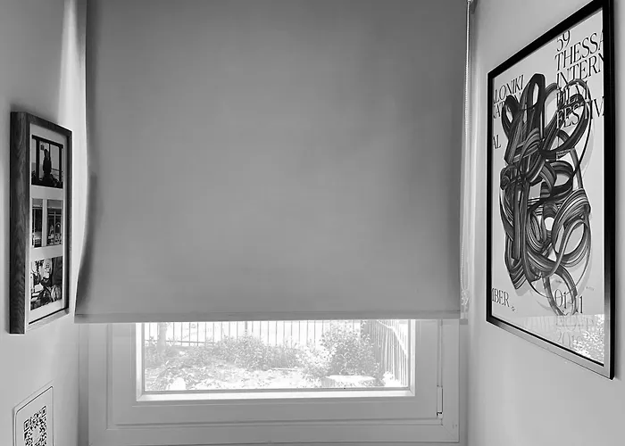 Chic Seaside Walk To Metro By Laonikos