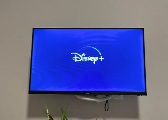 Chic Seaside Walk To Metro By Laonikos 公寓 *