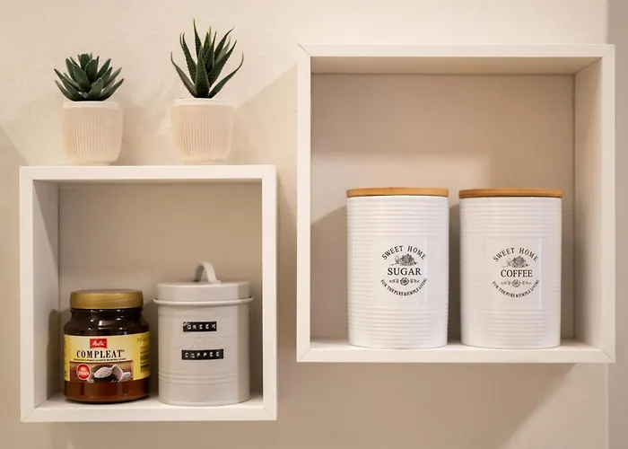 Chic Seaside Walk To Metro By Laonikos 公寓 *