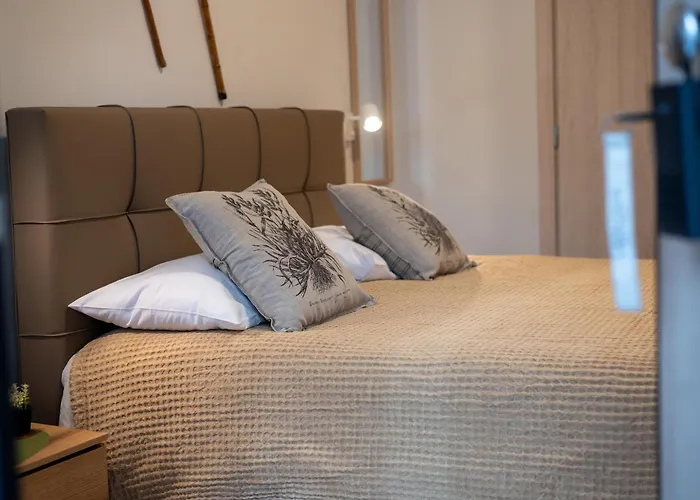 Chic Seaside Walk To Metro By Laonikos 公寓 *