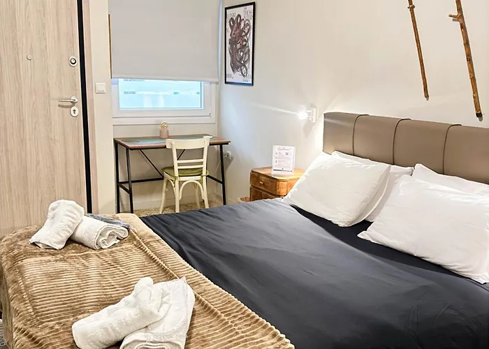 Chic Seaside Walk To Metro By Laonikos *