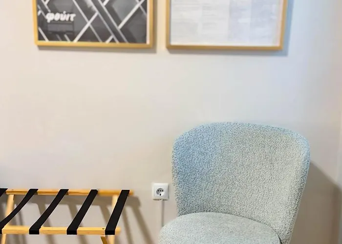 Chic Seaside Walk To Metro By Laonikos 公寓