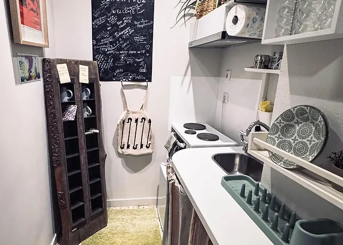 Chic Seaside Walk To Metro By Laonikos *